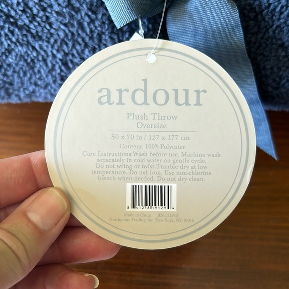 Ardour Plush Throw - Picture 2 of 5
